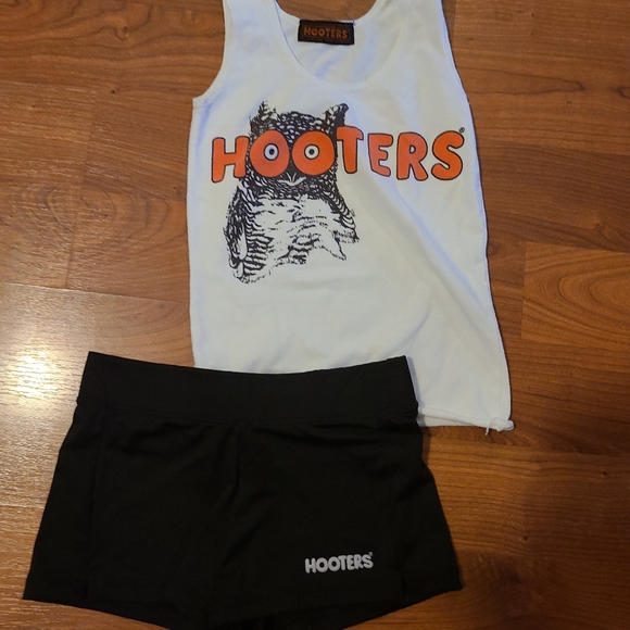 Hooters uniform xs top and xxs shorts - Picture 4 of 10